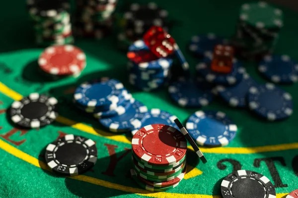 Free spin bonus round with cascading multipliers